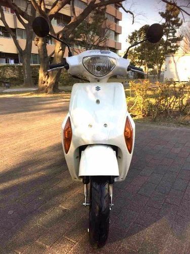 非常に良いエンジン。鈴木、Let's's 5。両方のタイヤはほぼ新品です。空冷バイク。