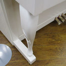 素敵な憧れの白色新品ピアノ。しかもオシャレなデザインネコ脚仕様