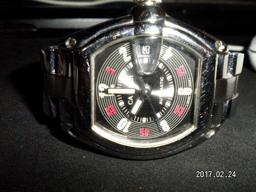 美品腕時計自動巻きサービス新品レザーベルト黒か茶色どちらか１点ステンベルトはブッシュ式簡単に交換出来ます