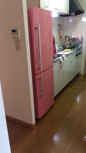 ローズピンクの冷蔵庫