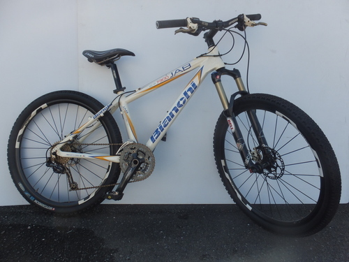 美品 マウンテンバイク Bianchi　ビアンキ　JAB7300XC-P