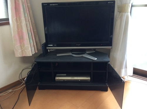 液晶テレビ32型、DVDレコーダー、テレビ台の3点