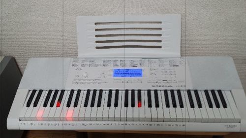 カシオ電子ピアノLK-218 光ナビゲーションキーボード 200曲