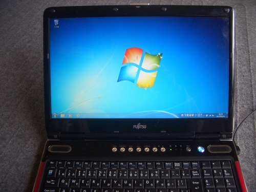 Core i5搭載　ノートパソコン　FMV=BIBLO NF/G70