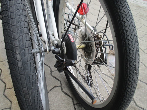♪ジモティー特価♪　白いフォルクスワーゲン　２０型リサイクル折りたたみ自転車　６段変速グリップシフト・Ｆバスケット　新大阪　サイクルキッズ