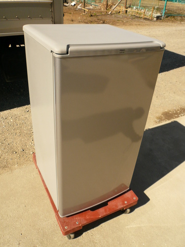 新品同様　アクア 75L 1ドア冷蔵庫（直冷式）メタリックシルバーAQUA AQR-81E