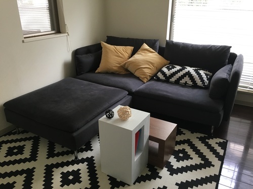 写真のもの全部！ IKEA ソファー3人がけ＋フットスツール＋カーペット 明日引取できる方に特価