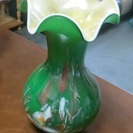 緑のガラス花瓶　最大径16ｃｍ　高さ27ｃｍ　口径14-16ｃｍ