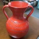 赤い陶器製花瓶　最大径16ｃｍ　高さ25ｃｍ　口径12ｃｍ