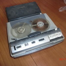 昔のポータブルテープコーダー