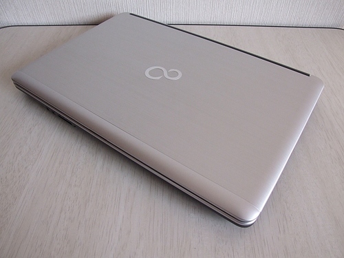 Fujitsu LIFEBOOK AH42/C ノートパソコン 2