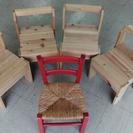 子供用の椅子（5脚）→残り3脚（白木2脚と赤椅子）