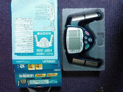 値下します　オムロン体脂肪計HBF-306