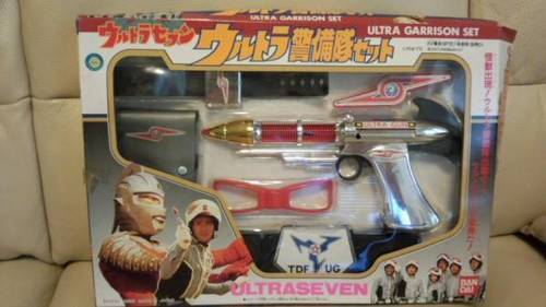 ウルトラセブン ・ ウルトラ警備隊セット ★ バンダイ