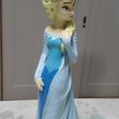 Disneyのアナと雪の女王のエルサの人形