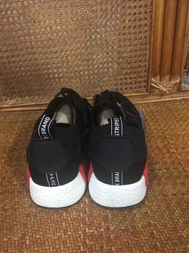 nmd PK R1 OG　　ラクマで購入すれば割引できます。