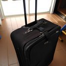 大き目スーツケース 布製　黒　収納にも　縦約66㎝、横約46㎝、...