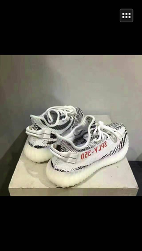 スニーカー YEEZY BOOST 350v2