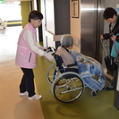 介護タクシーの2人同乗（専属ドライバーと専属介護士）が通院及び院内の介助サポート − 神奈川県