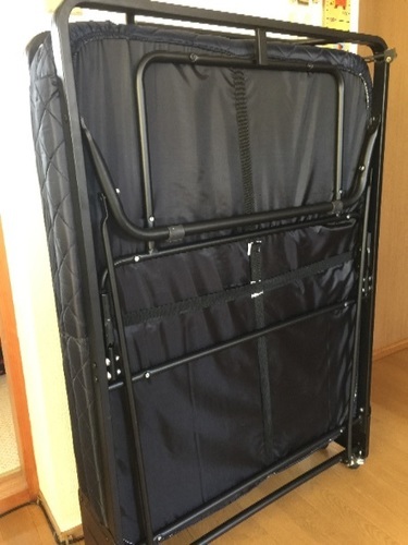 新品折りたたみシングルベッド(値引き可)