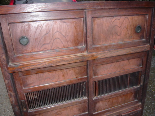 アンティークな茶箪笥 | infamous.gg