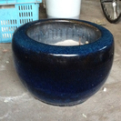 藍色丸火鉢と八角火鉢