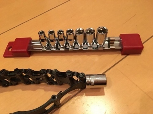 レザーマントレッド