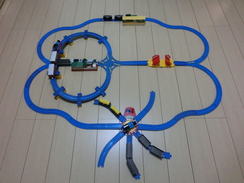 プラレール トーマス 転車台付き貨物基地と車両4両のレールセット モモジロ 豊田のおもちゃ レールトイ の中古あげます 譲ります ジモティーで不用品の処分