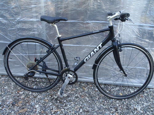 終了　GIANT　クロスバイク　700c　3×8段ギヤ　カギ新品　中古自転車　059