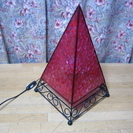 ピンクのピラミット型フロアー照明器具　中古