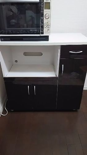 鏡面ブラウン食器棚
