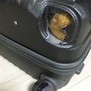 壊れたスーツケース/キャリアケース