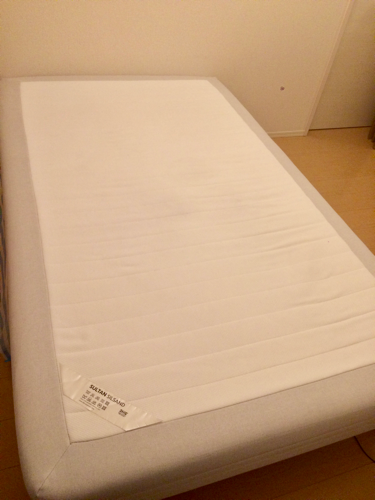IKEA セミダブルマットレス脚付きベッド