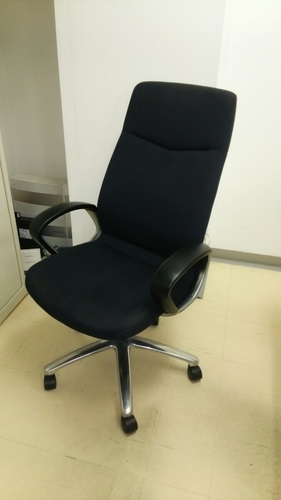 椅子（肘付き　黒色）１脚