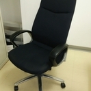 椅子（肘付き　黒色）１脚　