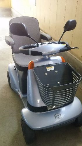 セニアカーをお譲りします。