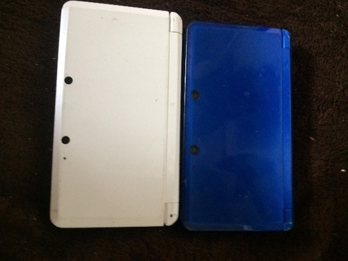 Nintendo 3DSが ２台で 1万円！！！