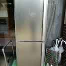 三菱　ノンフロン　　冷蔵庫２５６L　2007　2ドア　高さ161...