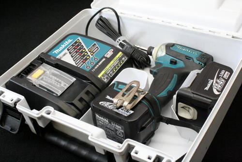 ★SOLD★ Makita マキタ TD136D インパクトドライバー ケース/ビット付