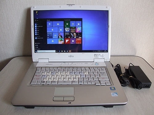 Fujitsu LIFEBOOK NF/ER タッチパネル　ノートパソコン ２