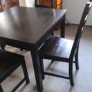 IKEAの伸縮テーブルと椅子4客セット