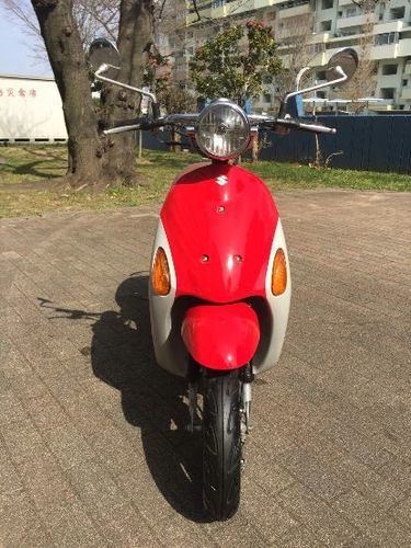 非常に良いエンジン, スズキ、Let's 4.  パレット。 燃料噴射システム。空冷バイク。セキュリティアラームシステム。両方のタイヤは新品です。