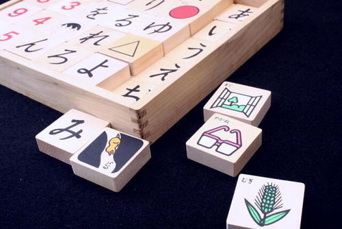 美品 木製 ひらがな 積み木 ひらがな 絵 数字 記号 お洒落な木製箱付き Pickers 名鉄岐阜のキッズ用品 幼児教育 の中古あげます 譲ります ジモティーで不用品の処分