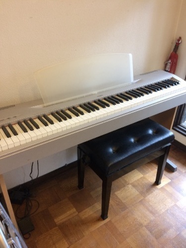電子ピアノ   YAMAHA