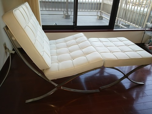 【中古】本革 バルセロナチェア  ホワイト色 オットマン付  ★直接お渡し★