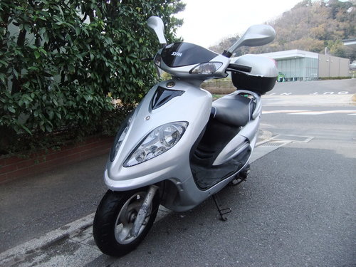 SYM　Attila125　実動中古車　バッテリー新品　書類有り　リアBOX付き