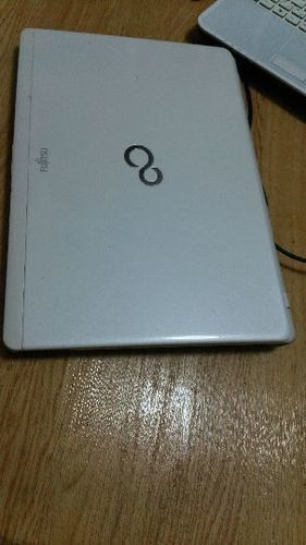 ノートパソコン FMV LIFEBOOK SH54/G WIN7 core i3