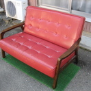スタイリッシュな真っ赤なソファー　難有なので格安で提供！