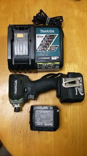 マキタ製 TD137D 充電式インパクトドライバー