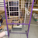 紫のスティール製網棚